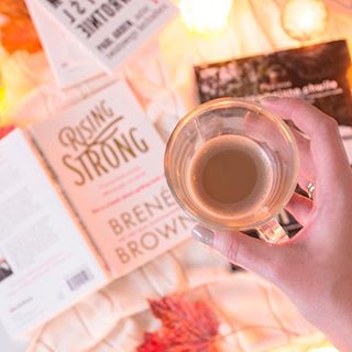 Lada chwila zmieniam otoczenie na zimowe, lizaki i renifery już czekają 😂👍🏻, tymczasem jeszcze rozgrzewam się jesiennym otoczeniem z Brene Brown i playlistą Deep Focus w tle 😎🤘🏻☕️ Jak Wam mija dzień, czekacie na Mikołaja? ✨😉 Lada chwila zmieniam otoczenie na zimowe, lizaki i renifery już czekają 😂👍🏻, tymczasem jeszcze rozgrzewam się jesiennym otoczeniem z Brene Brown i playlistą Deep Focus w tle 😎🤘🏻☕️ Jak Wam mija dzień, czekacie na Mikołaja? ✨😉
